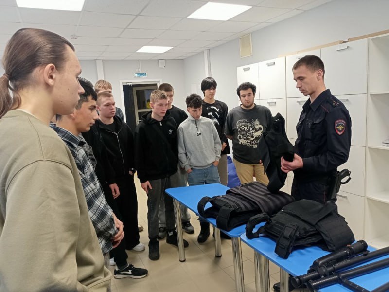 Сотрудники ярославской полиции приняли участие в памятных мероприятиях, посвященных Дню героев Отечества Сотрудники ярославской полиции приняли участие в памятных мероприятиях, посвященных Дню героев Отечества