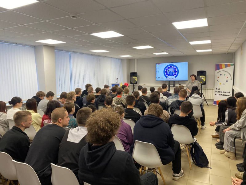 Сотрудники ярославской полиции приняли участие в памятных мероприятиях, посвященных Дню героев Отечества Сотрудники ярославской полиции приняли участие в памятных мероприятиях, посвященных Дню героев Отечества