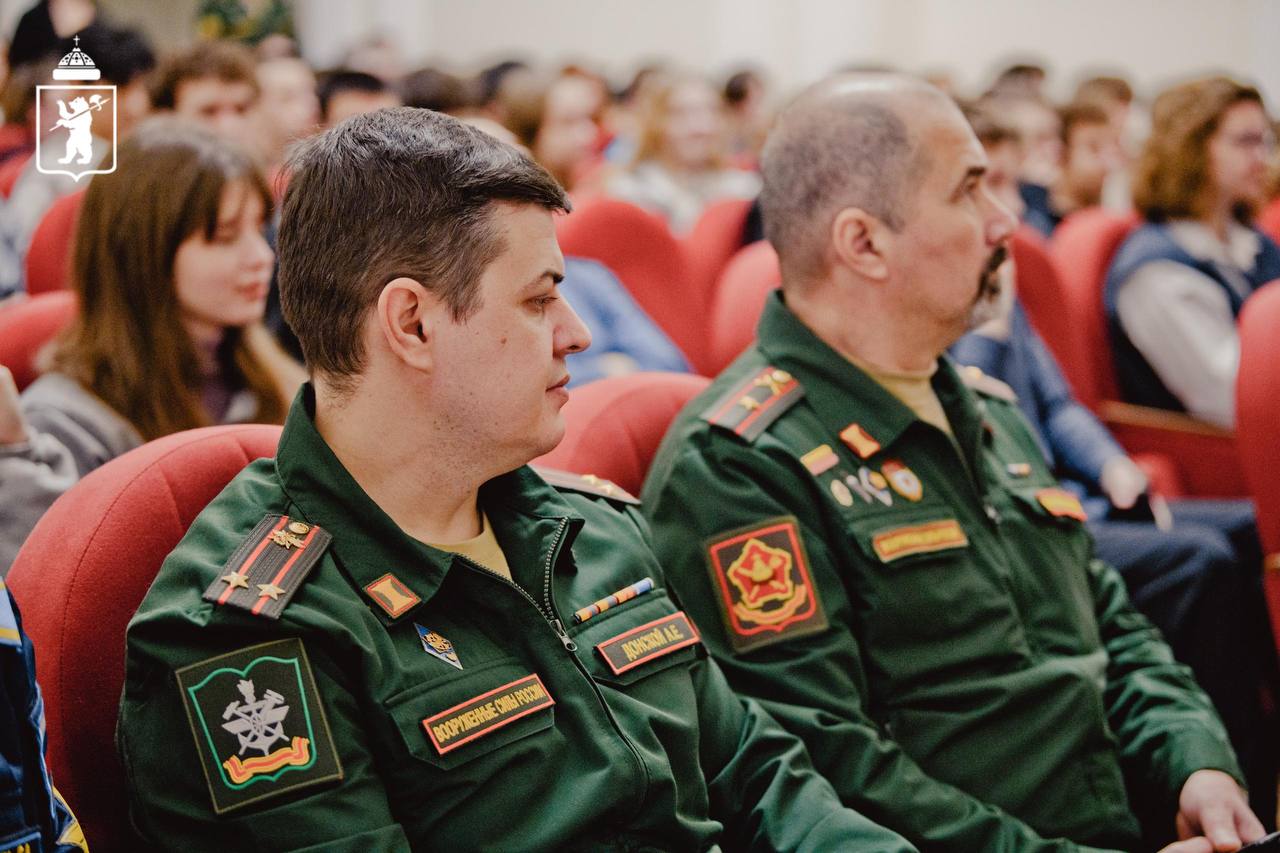 Юные ярославцы познакомились с образовательными программами военных училищ ЦФО Юные ярославцы познакомились с образовательными программами военных училищ ЦФО