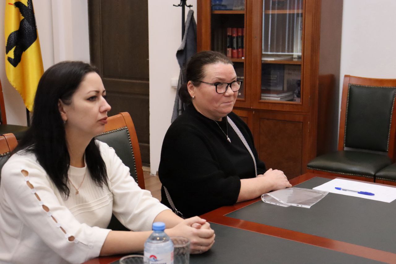 Прокурор Ярославской области Климент Юрздицкий совместно с военным прокурором Ярославского гарнизона Даниилом Говерой и руководителем регионального филиала Государственного фонда поддержки участников специальной военной... Прокурор Ярославской области Климент Юрздицкий совместно с военным прокурором Ярославского гарнизона Даниилом Говерой и руководителем регионального филиала Государственного фонда поддержки участников специальной военной...