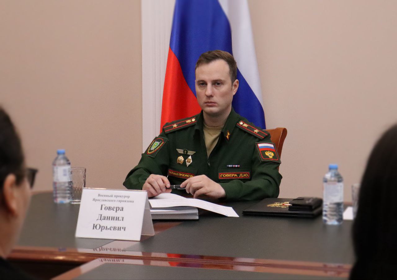 Прокурор Ярославской области Климент Юрздицкий совместно с военным прокурором Ярославского гарнизона Даниилом Говерой и руководителем регионального филиала Государственного фонда поддержки участников специальной военной... Прокурор Ярославской области Климент Юрздицкий совместно с военным прокурором Ярославского гарнизона Даниилом Говерой и руководителем регионального филиала Государственного фонда поддержки участников специальной военной...