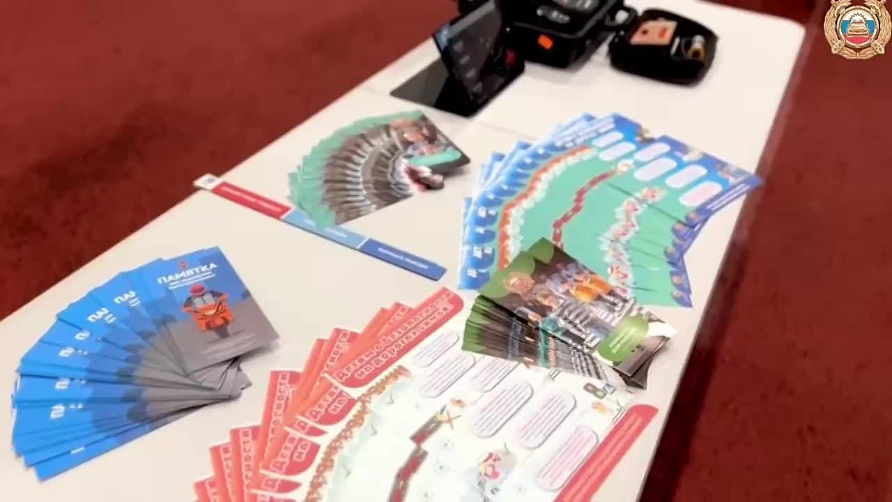 Сотрудники Госавтоинспекции приняли участии в церемонии вступления юных патриотов в ряды движения «ЮНАРМИЯ».