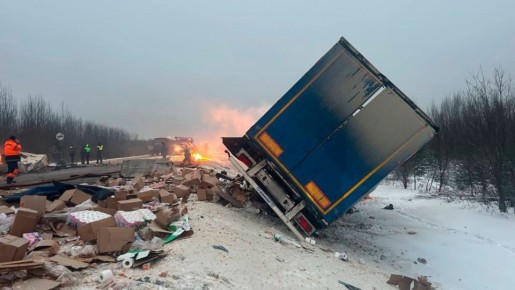 На трассе М-8 на границе Ярославской и Вологодской областей ввели реверсивное движение