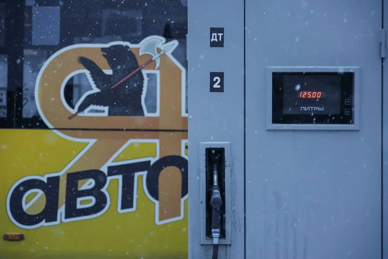 Дмитрий Рудаков: Без холостых пробегов и с меньшими затратами уже месяц работает ПАТП-1 после приобретения мини-автозаправки Дмитрий Рудаков: Без холостых пробегов и с меньшими затратами уже месяц работает ПАТП-1 после приобретения мини-автозаправки