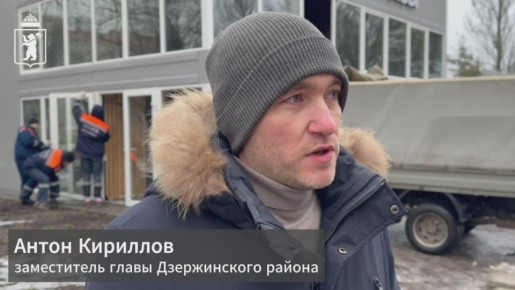 В парке 30-летия Победы начался демонтаж окон и дверей незаконной постройки