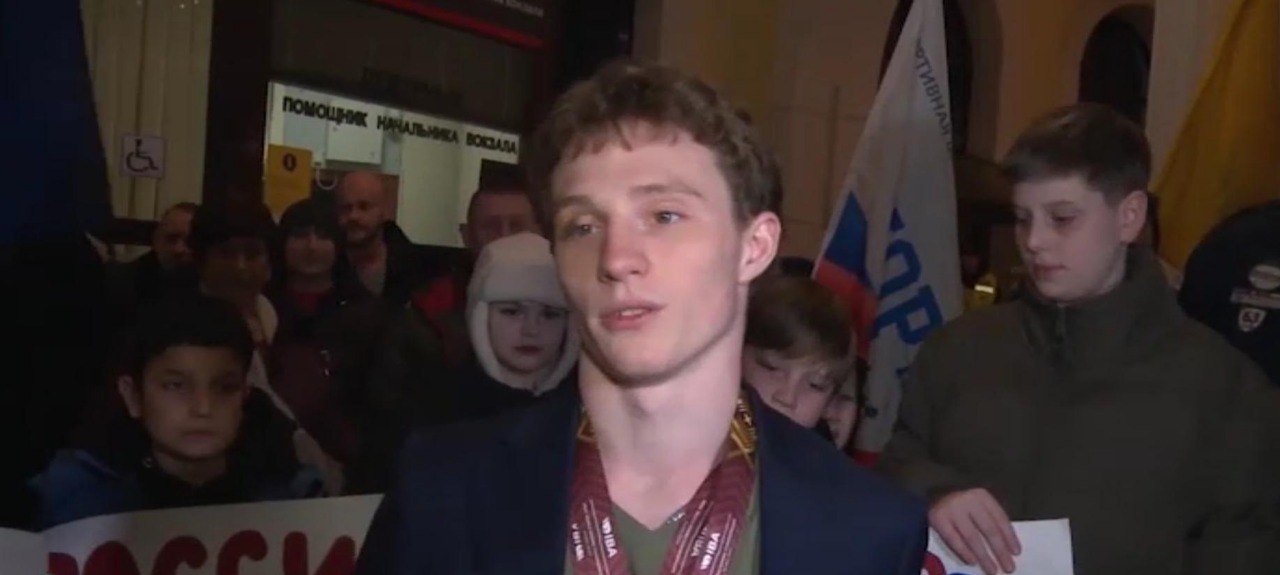 В Ярославль вернулся серебряный чемпион мира по боксу Вячеслав Рогозин