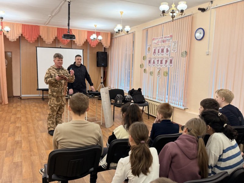 Ярославские полицейские присоединились к Всероссийской акции «Полицейский Дед Мороз» Ярославские полицейские присоединились к Всероссийской акции «Полицейский Дед Мороз»