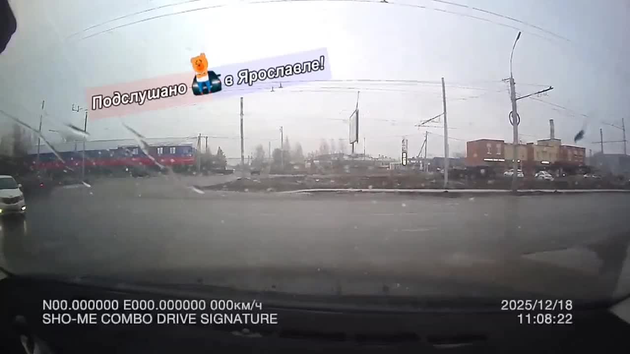 Двое пострадали: сегодня днем в Дзержинском районе Ярославля произошло жесткое ДТП