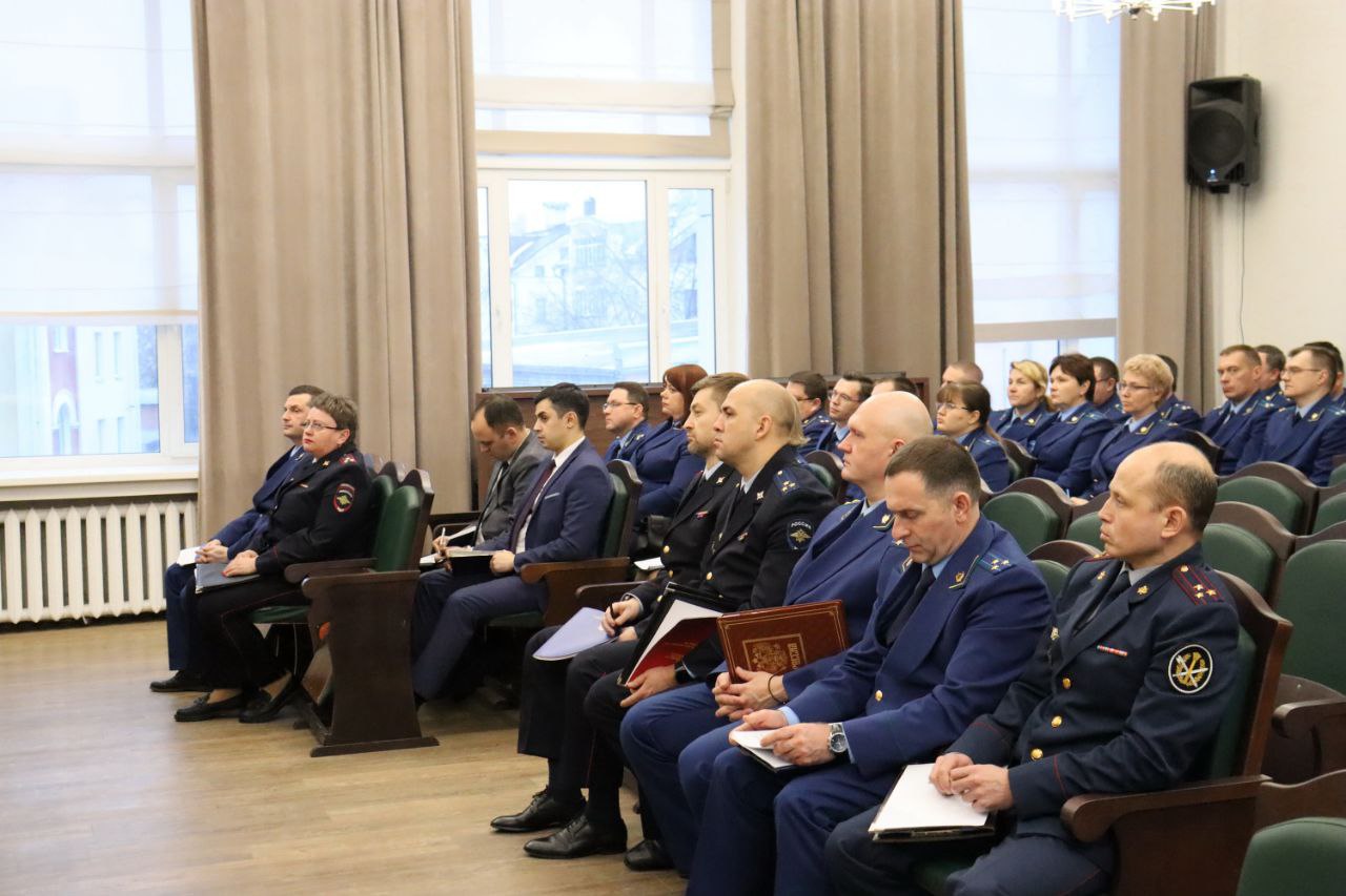 Прокурор Ярославской области Климент Юрздицкий провел координационное совещание руководителей правоохранительных органов региона по вопросам состояния законности и результатах работы правоохранительных органов по... Прокурор Ярославской области Климент Юрздицкий провел координационное совещание руководителей правоохранительных органов региона по вопросам состояния законности и результатах работы правоохранительных органов по...