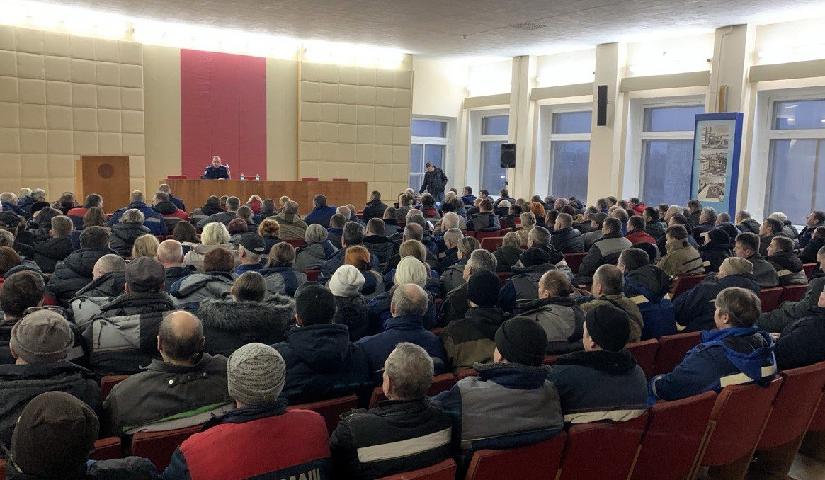 Руководителем регионального следственного управления проведен выездной приём работников предприятия по вопросам невыплаты заработной платы Руководителем регионального следственного управления проведен выездной приём работников предприятия по вопросам невыплаты заработной платы