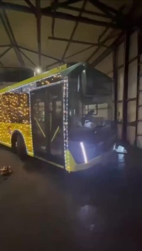 Дмитрий Рудаков: Рыбинск зажигает огни.. . Приближается самый волшебный праздник, и город одевается в праздничный наряд. Улицы, дворы, транспорт наполняются новогодним светом