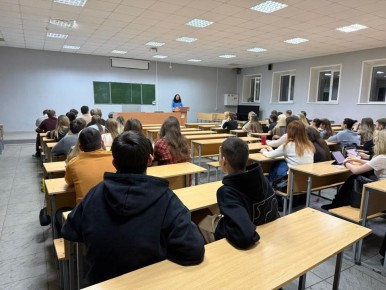 Старший прокурор уголовно-судебного отдела прокуратуры Ярославской области Елена Смирнова провела серию лекций для студентов 3-5 курсов юридического факультета ЯрГУ им. П. Г. Демидова