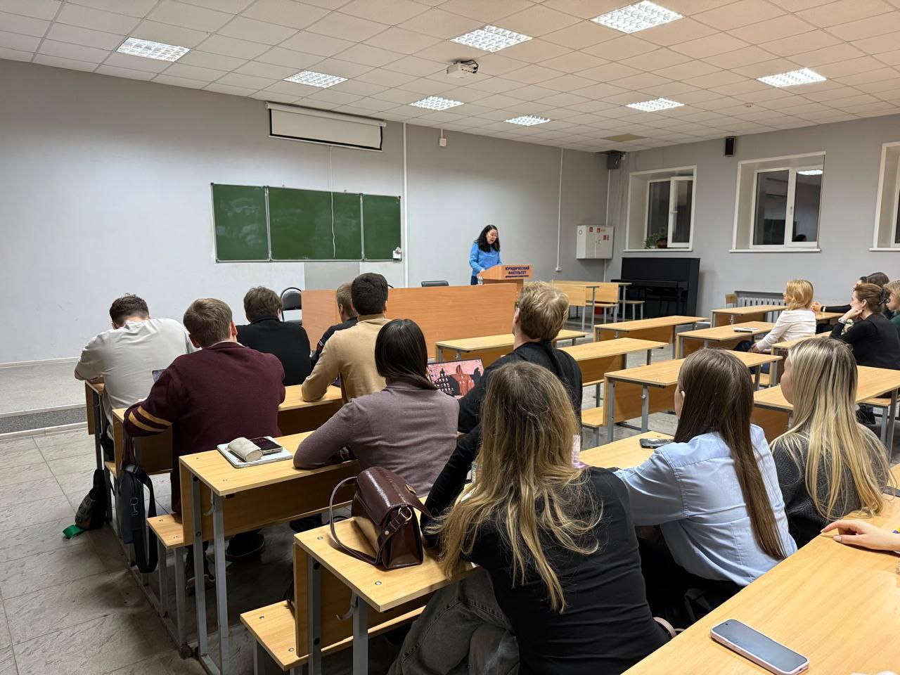 Старший прокурор уголовно-судебного отдела прокуратуры Ярославской области Елена Смирнова провела серию лекций для студентов 3-5 курсов юридического факультета ЯрГУ им. П. Г. Демидова Старший прокурор уголовно-судебного отдела прокуратуры Ярославской области Елена Смирнова провела серию лекций для студентов 3-5 курсов юридического факультета ЯрГУ им. П. Г. Демидова