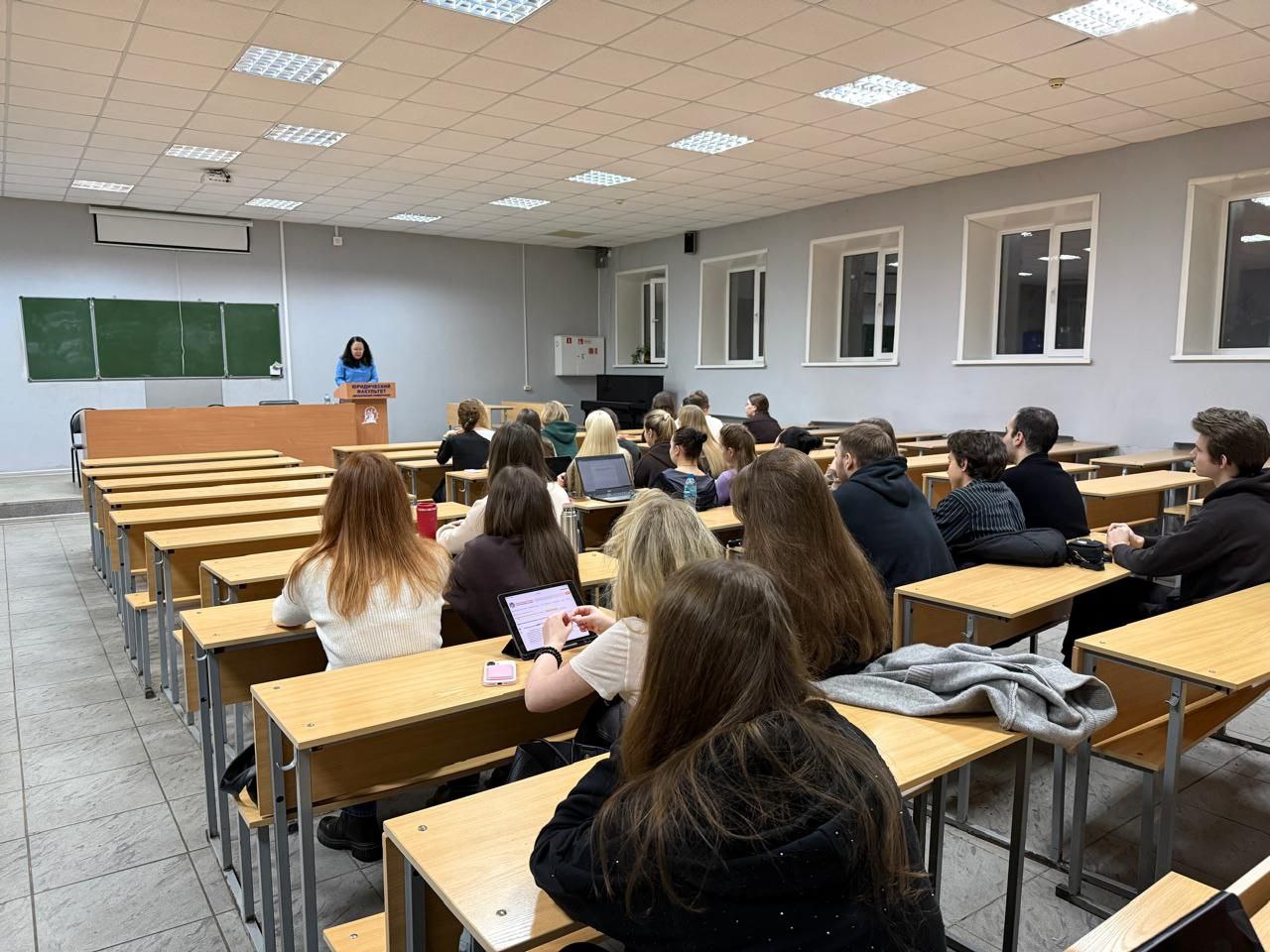 Старший прокурор уголовно-судебного отдела прокуратуры Ярославской области Елена Смирнова провела серию лекций для студентов 3-5 курсов юридического факультета ЯрГУ им. П. Г. Демидова Старший прокурор уголовно-судебного отдела прокуратуры Ярославской области Елена Смирнова провела серию лекций для студентов 3-5 курсов юридического факультета ЯрГУ им. П. Г. Демидова