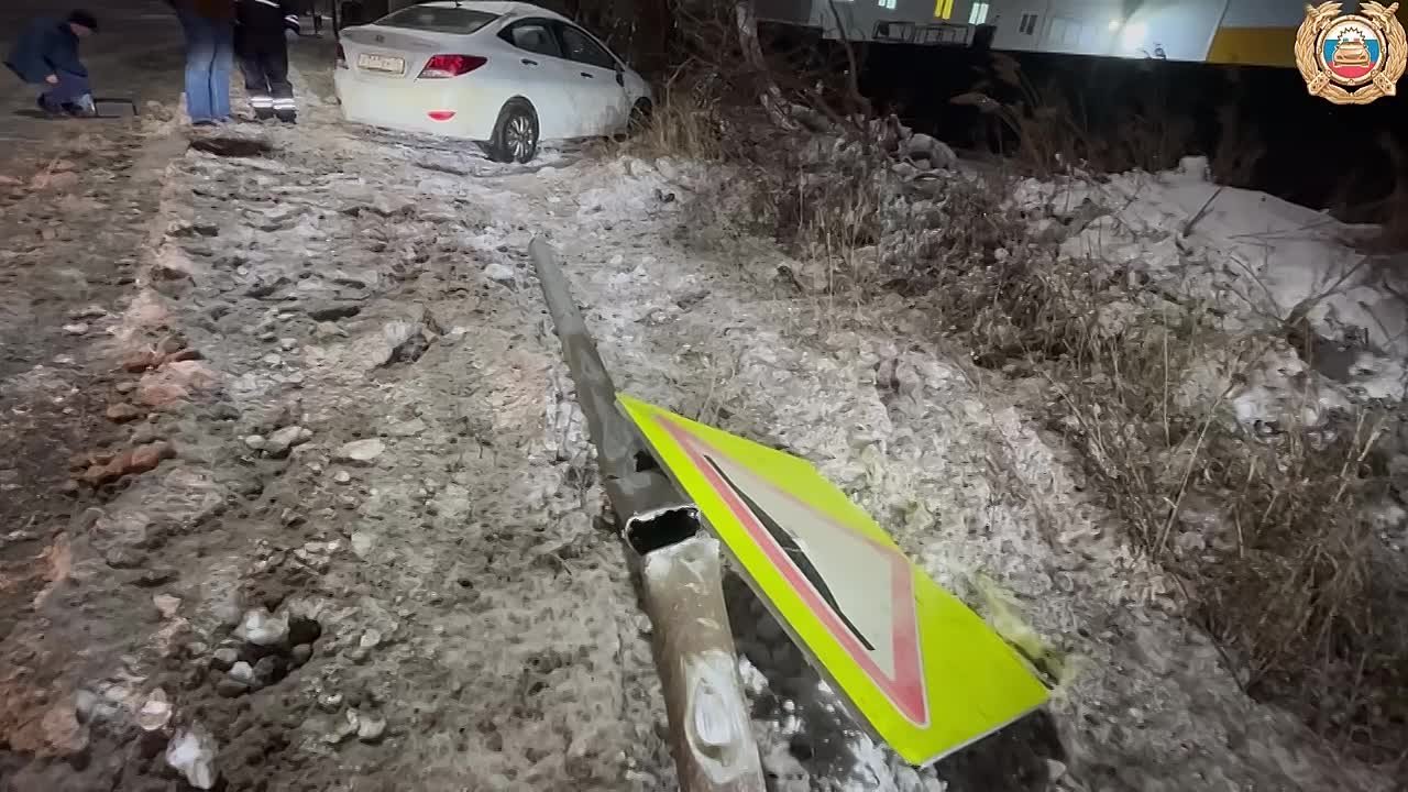 Сотрудники Госавтоинспекции устанавливают обстоятельства