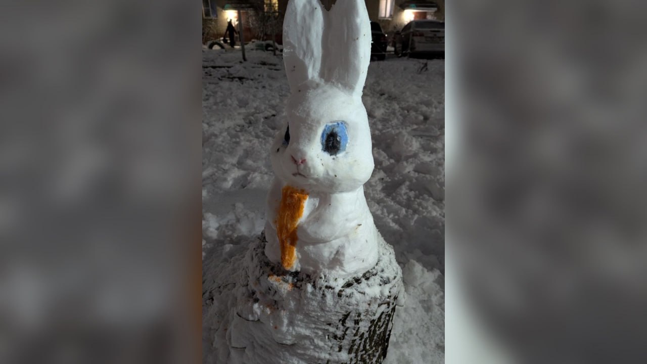 Улицы Ярославской области украшают не только гирлянды, но и скульптуры из снега Улицы Ярославской области украшают не только гирлянды, но и скульптуры из снега
