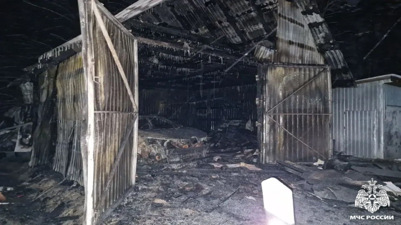 В Гаврилов-Яме сгорели два гаража