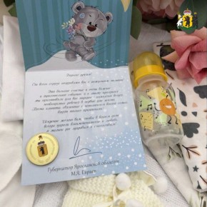 В Ярославской области появилась новая семейная традиция! Теперь родители новорожденных вместе со свидетельством о рождении и подарками от проекта «Привет, малыш!» получают памятную медаль «Рожденному на Ярославской земле»