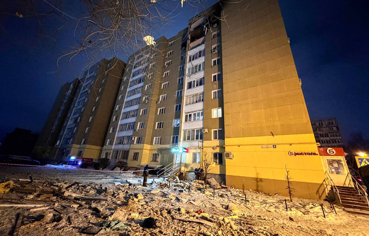 Главное к этому часу:. Один человек погиб, двое пострадали из-за атаки беспилотника в Твери