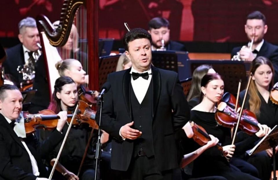 Солист Ярославской филармонии выступает с большими гастролями в Поднебесной