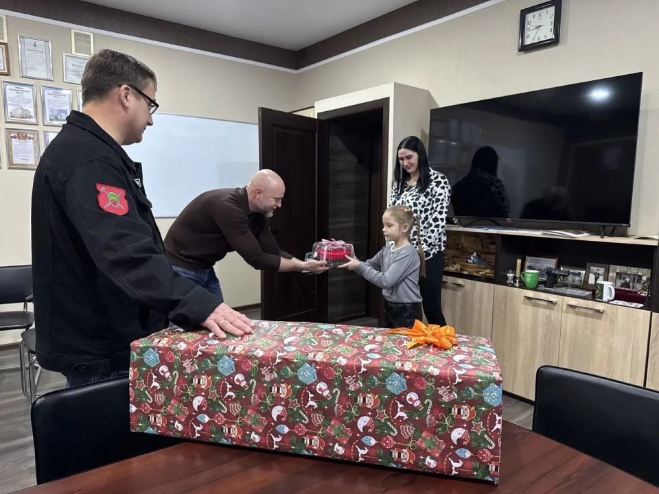 6-летняя Мария из Акимовского округа получила подарок от ярославского губернатора