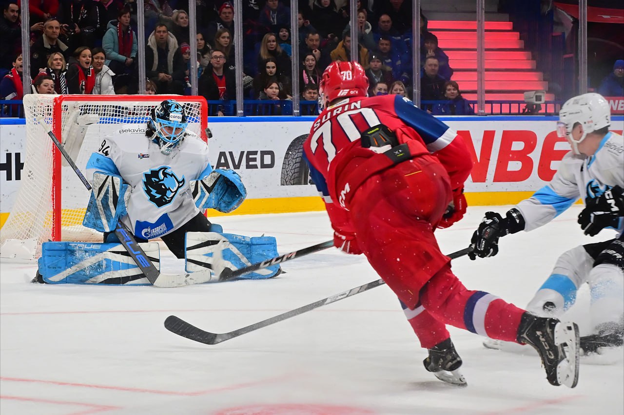 Ярославский "Локомотив" матчем против минского "Динамо" закончил первую домашнюю серию этого года Ярославский "Локомотив" матчем против минского "Динамо" закончил первую домашнюю серию этого года