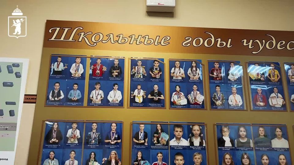 Артём Молчанов посетил школу №3 имени Олега Изотова