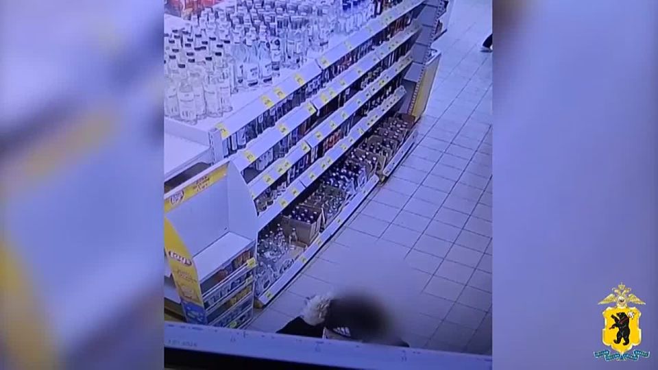 12345. Угличской полицией установлен гражданин, похитивший бутылку водки на глазах работников магазина