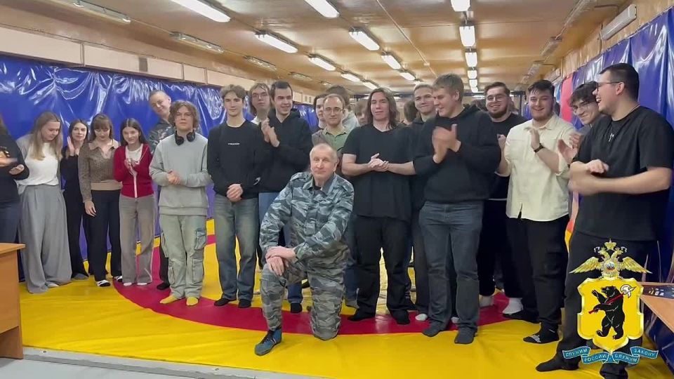 В Ярославле учащиеся колледжей посетили подразделения полиции в рамках акции #СтуденческийДесант