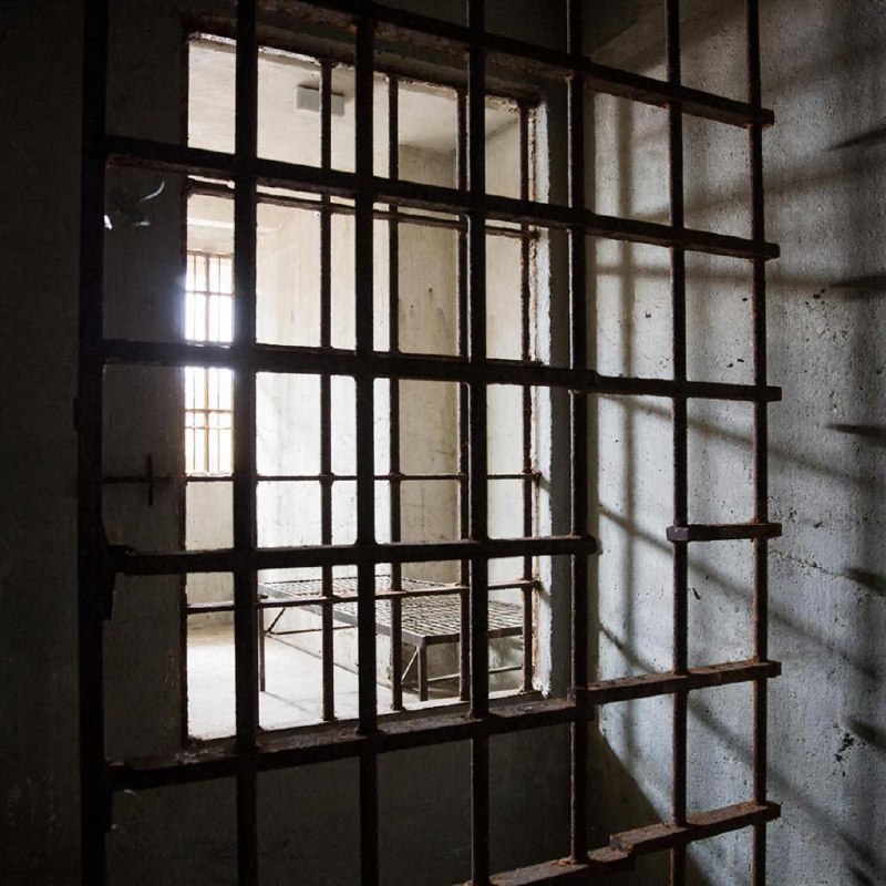 Неадекват, ранивший женщину ножницами в магазине Ярославля, арестован