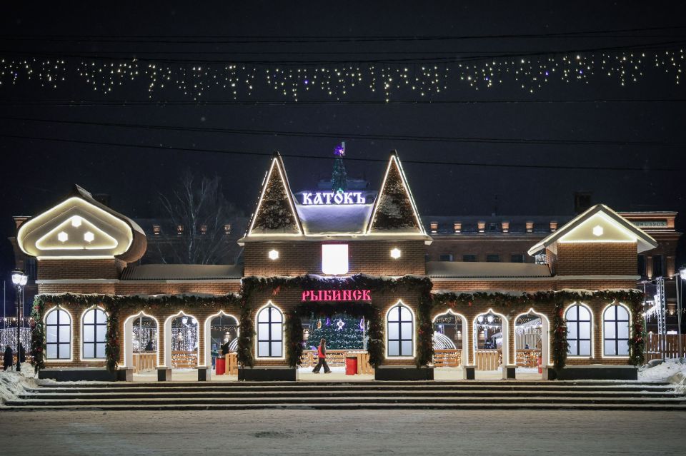 Около 35 тысяч человек посетили бесплатный каток на площади Дерунова