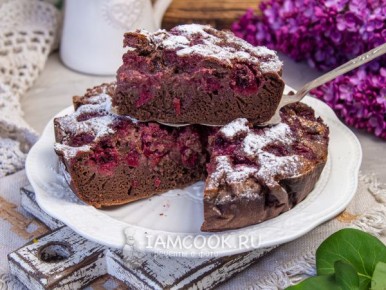 Нежнейший шоколадный клафути с вишней: легко и вкусно