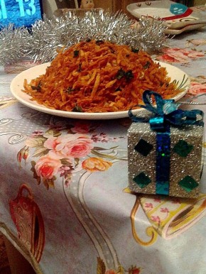 Необычный вкус: салат «Муравейник» с картофелем фри