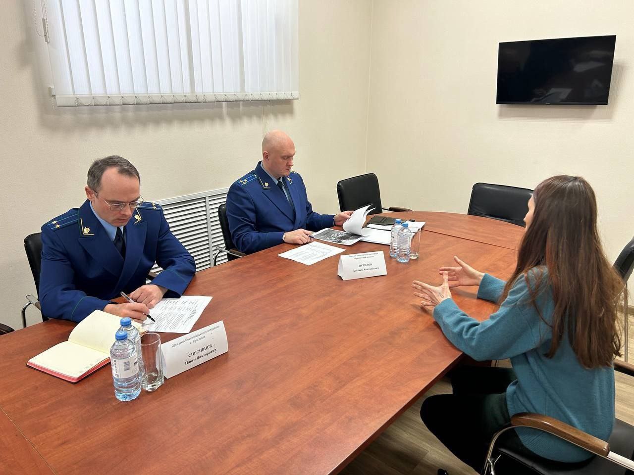 Первый заместитель прокурора Ярославской области Алексей Путилов провел личный прием жителей Красноперекопского района г. Ярославля Первый заместитель прокурора Ярославской области Алексей Путилов провел личный прием жителей Красноперекопского района г. Ярославля