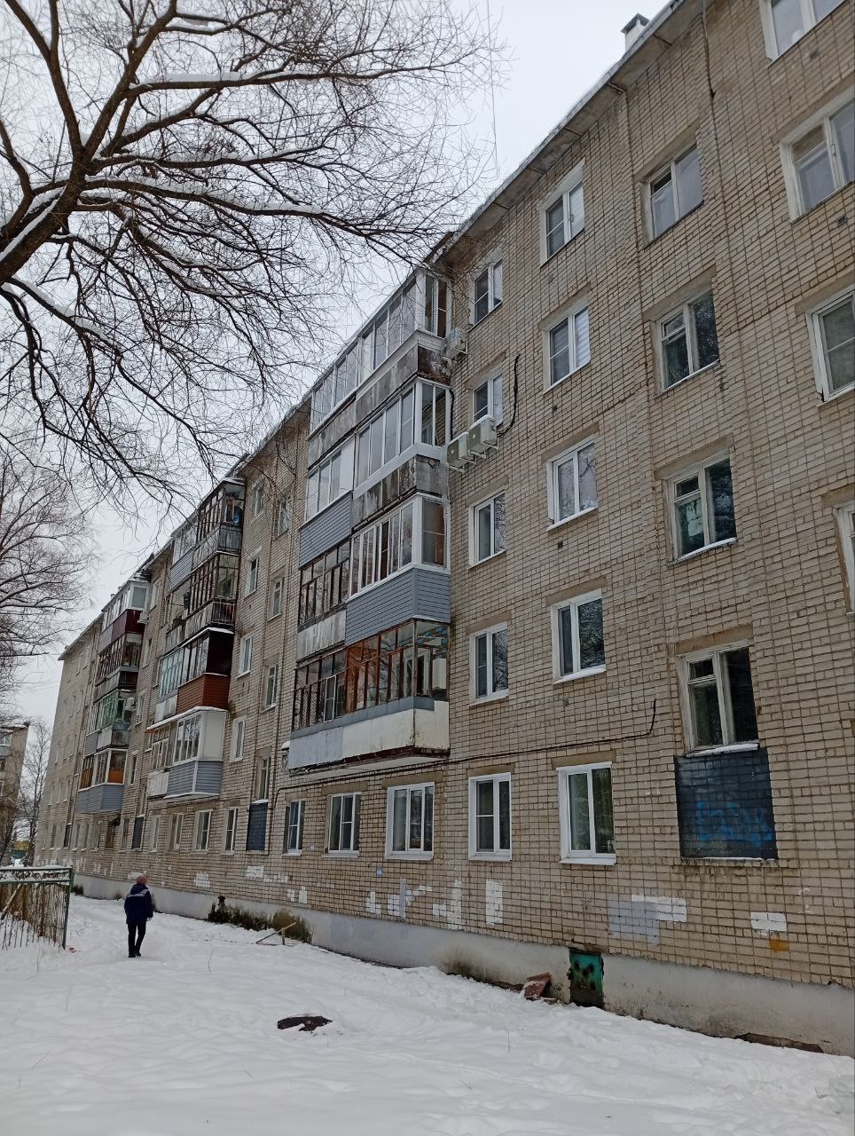 После вмешательства прокуратуры Фрунзенского района г. Ярославля управляющая компания устранила наледь на крыше дома После вмешательства прокуратуры Фрунзенского района г. Ярославля управляющая компания устранила наледь на крыше дома