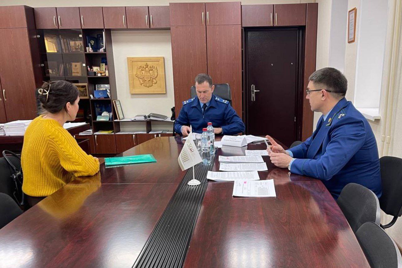 Заместитель прокурора Ярославской области Андрей Смирнов провел личный прием жителей Дзержинского района г. Ярославля Заместитель прокурора Ярославской области Андрей Смирнов провел личный прием жителей Дзержинского района г. Ярославля