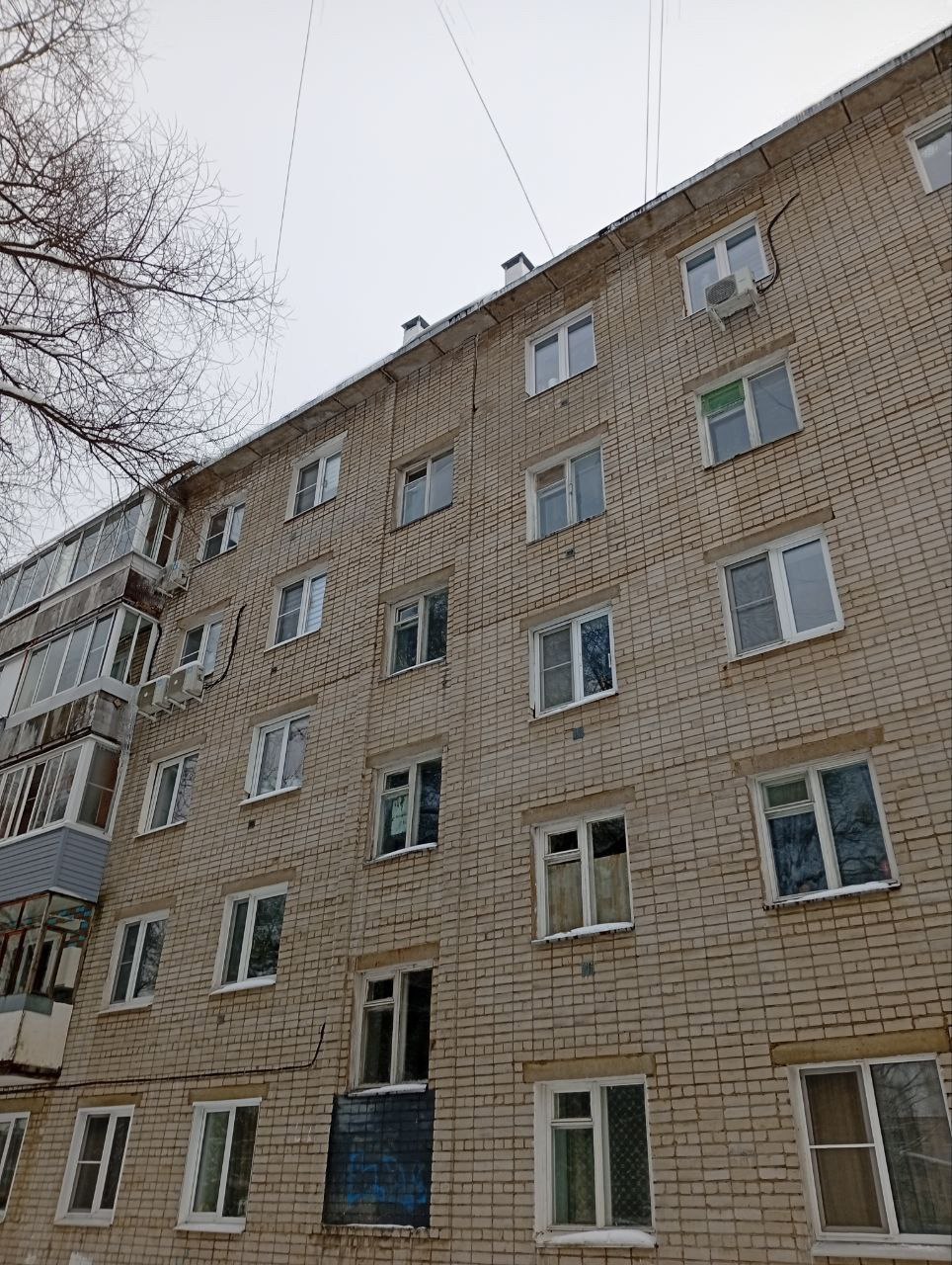 После вмешательства прокуратуры Фрунзенского района г. Ярославля управляющая компания устранила наледь на крыше дома После вмешательства прокуратуры Фрунзенского района г. Ярославля управляющая компания устранила наледь на крыше дома