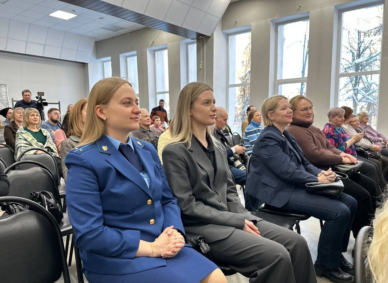 Прокуратура Ярославской области, прокуроры городов и районов удкляют значительное внимание вопросам воспитания кадров Прокуратура Ярославской области, прокуроры городов и районов удкляют значительное внимание вопросам воспитания кадров