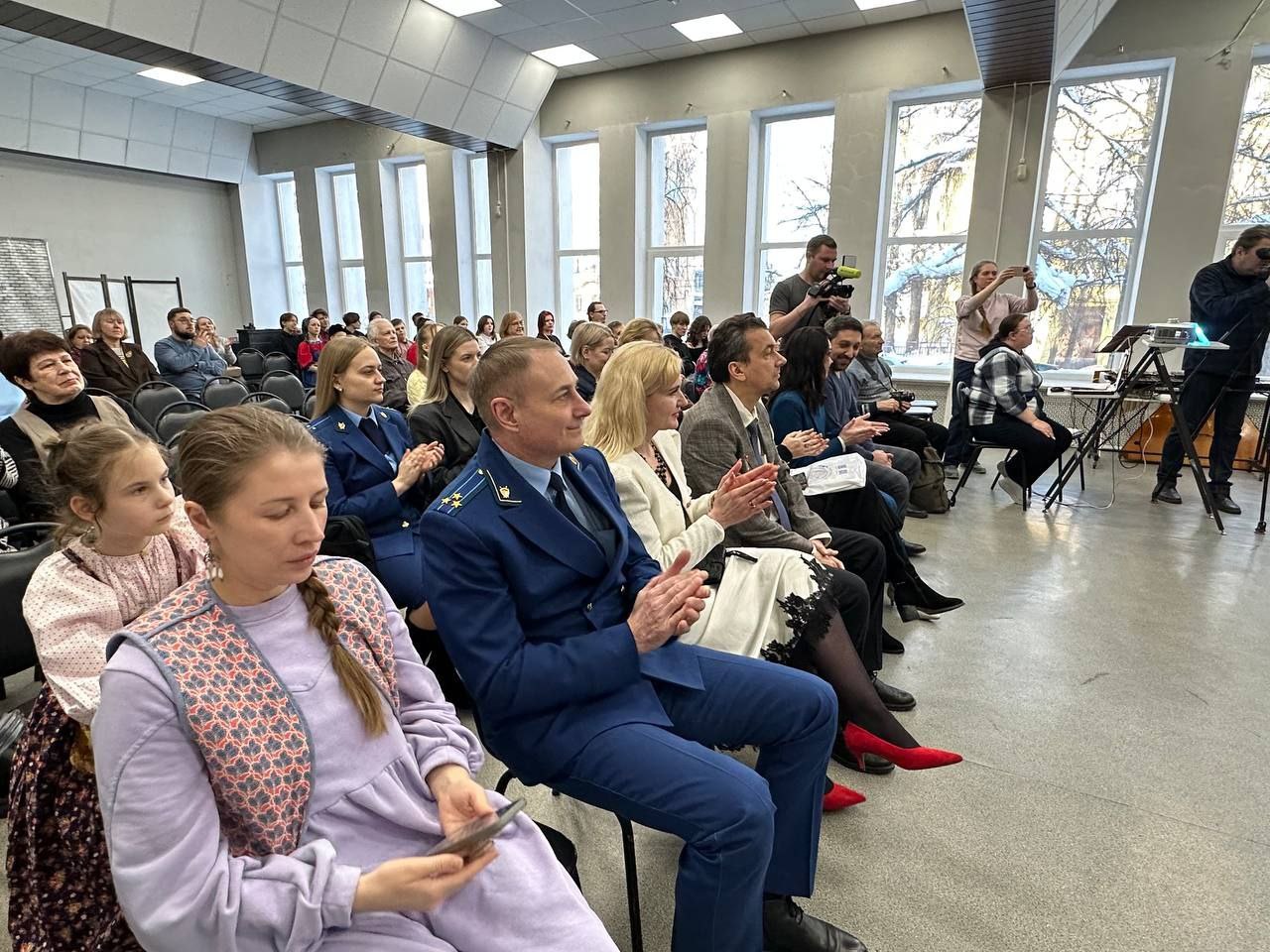 Прокуратура Ярославской области, прокуроры городов и районов удкляют значительное внимание вопросам воспитания кадров