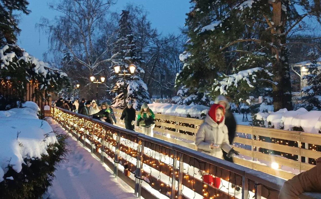 Семьи героев СВО посетили главный каток Ярославля