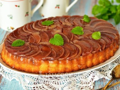 Нежный пирог с персиками: карамельное наслаждение