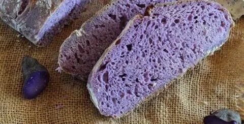 В Беларуси появился уникальный фиолетовый хлеб