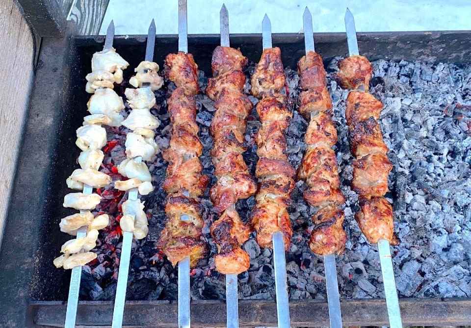 Неповторимый шашлык из свиной лопатки: идеальный маринад для вашего барбекю