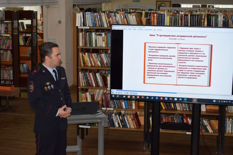 В Ярославской области полицейские и общественники проводят профилактические беседы с молодежью