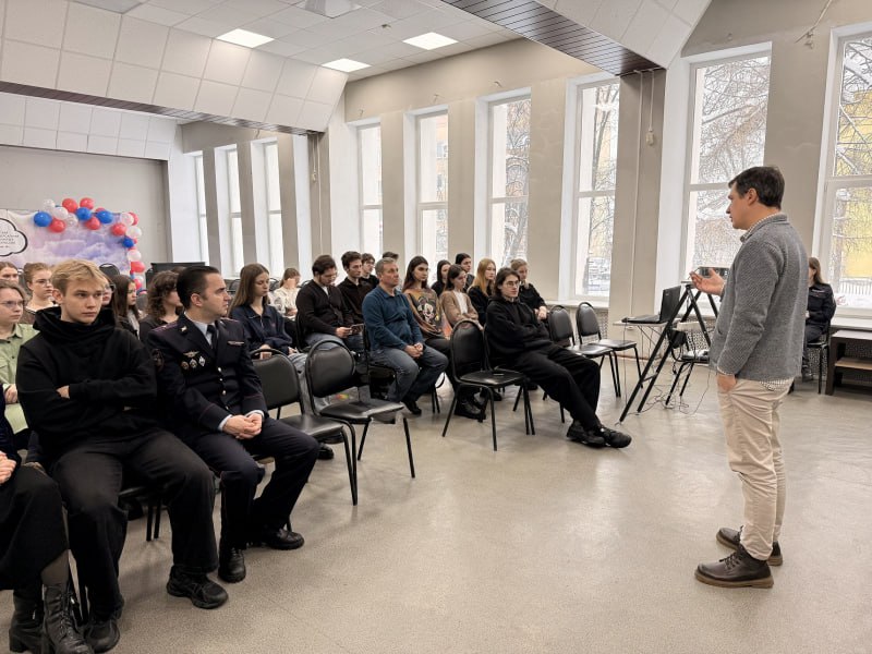 В Ярославской области полицейские и общественники проводят профилактические беседы с молодежью В Ярославской области полицейские и общественники проводят профилактические беседы с молодежью
