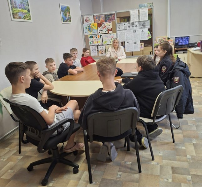 В Ярославской области полицейские и общественники проводят профилактические беседы с молодежью В Ярославской области полицейские и общественники проводят профилактические беседы с молодежью