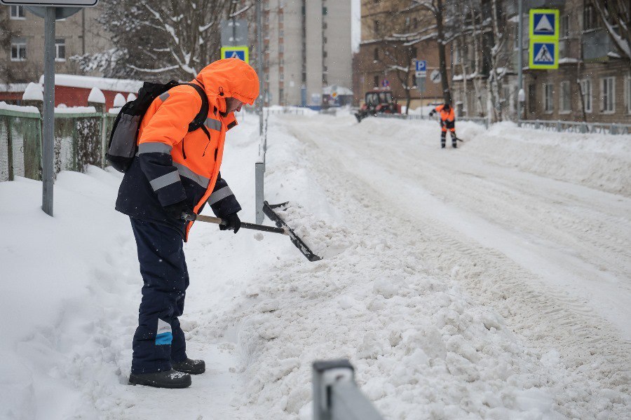 Глава Рыбинска Дмитрий Рудаков проконтролировал уборку снега Глава Рыбинска Дмитрий Рудаков проконтролировал уборку снега
