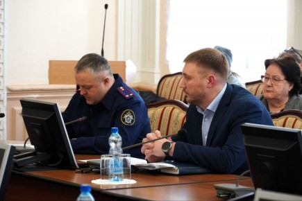 Руководитель Угличского межрайонного следственного отдела принял участие в совместном приеме жителей Угличского муниципального округа по вопросам расселения из ветхого и аварийного жилья