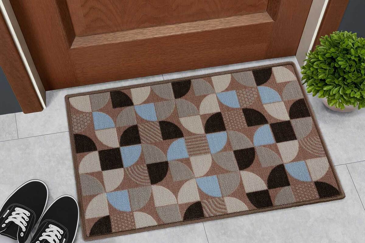 Почему важно регулярно чистить коврик у входной двери
