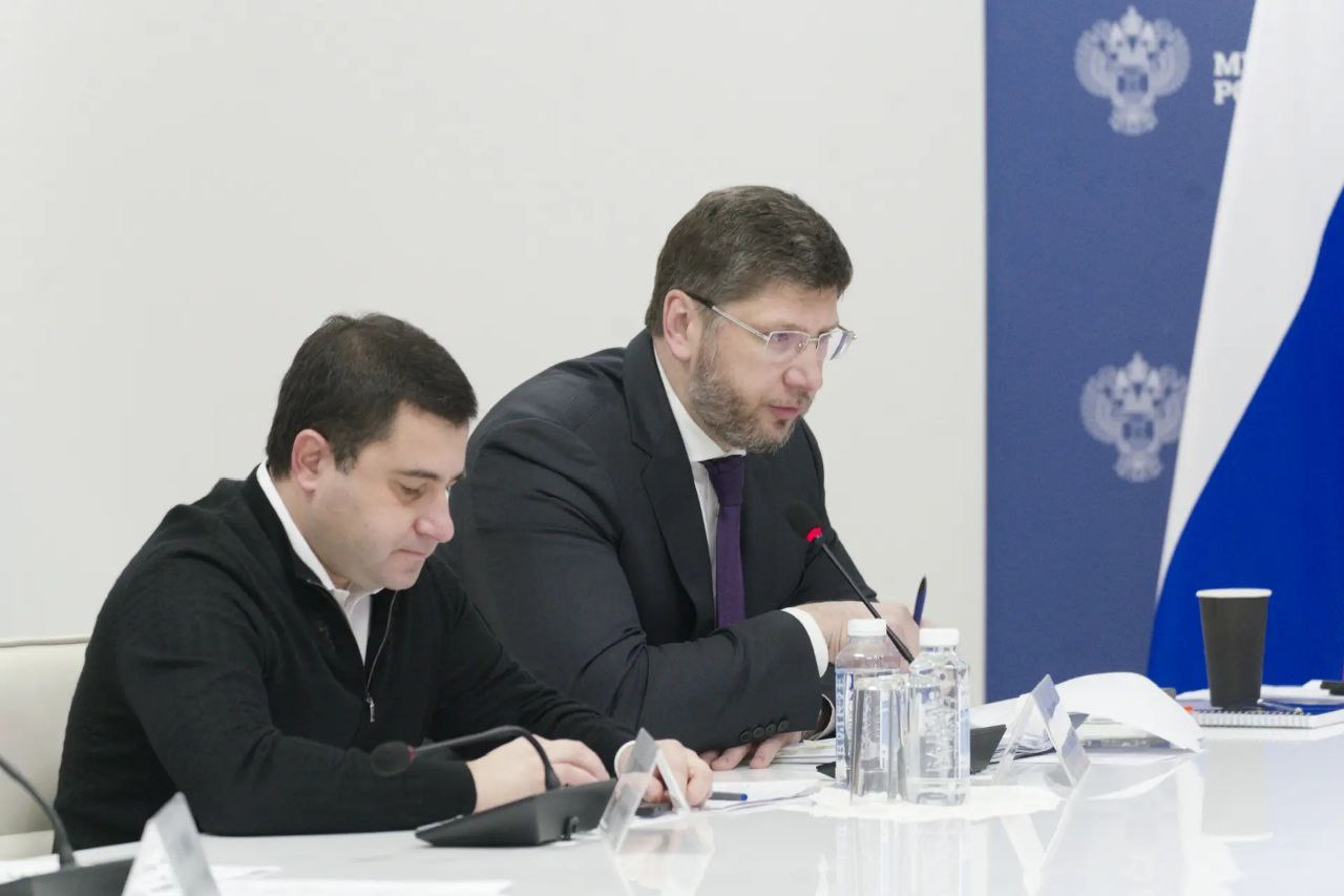 Глава Минстроя России Ирек Файзуллин провел еженедельное совещание с регионами и главными распорядителями бюджетных средств (ГРБС) Глава Минстроя России Ирек Файзуллин провел еженедельное совещание с регионами и главными распорядителями бюджетных средств (ГРБС)
